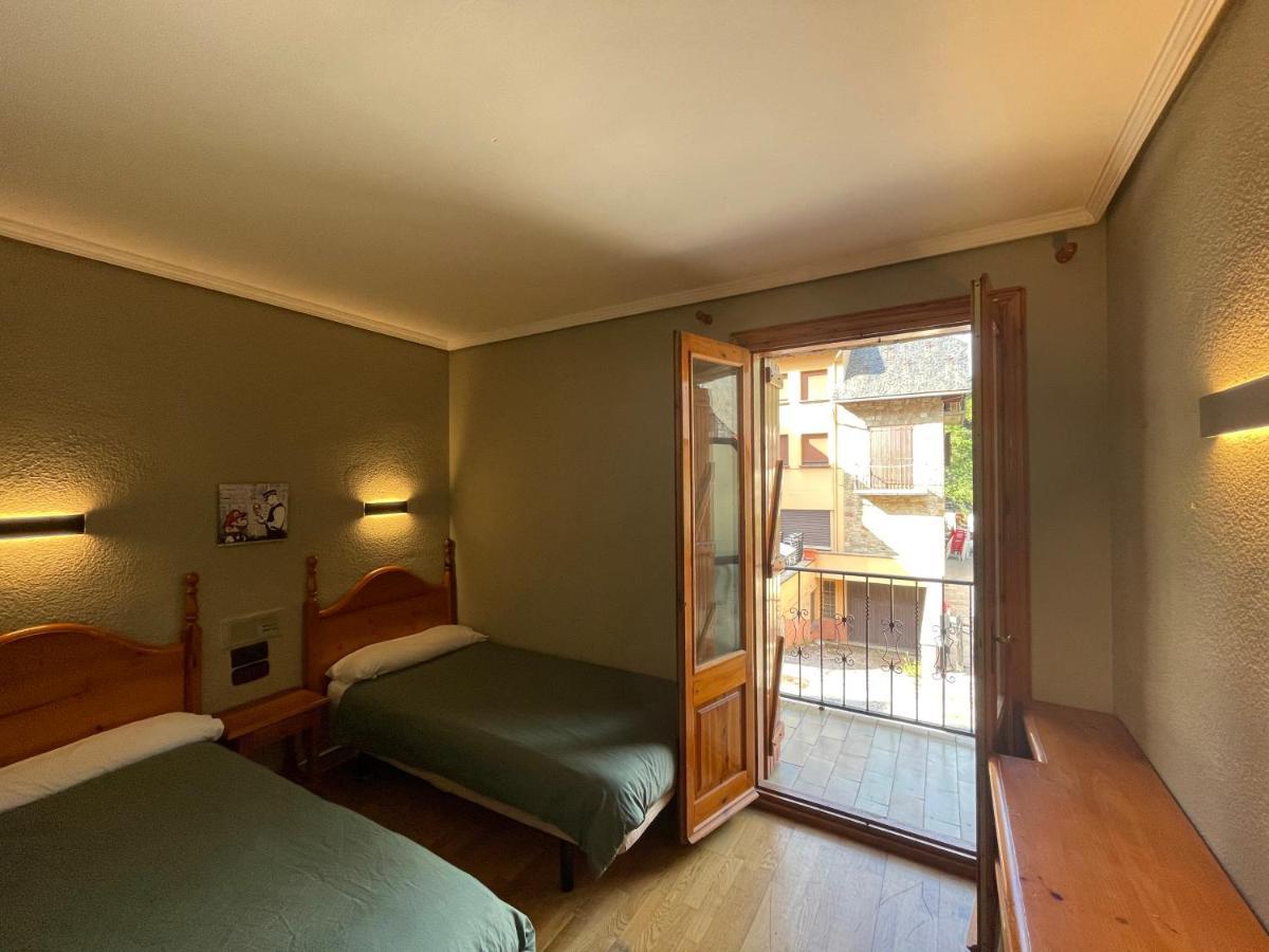 The Bossost Hotel Екстериор снимка